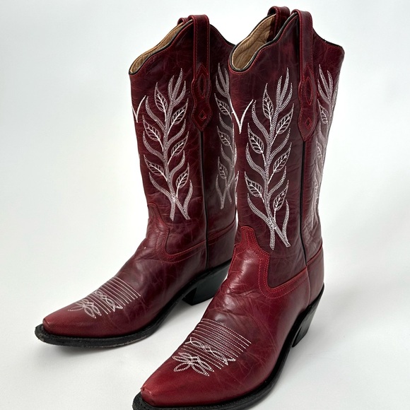 VINTAGE WOMEN’S RED LEATHER COWBOY BOOTS - Picture 13 of 13